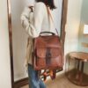 Mochila pequena vintage em imitação de pele