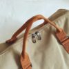 Mochila de viagem de grande capacidade com alça de ombro castanha